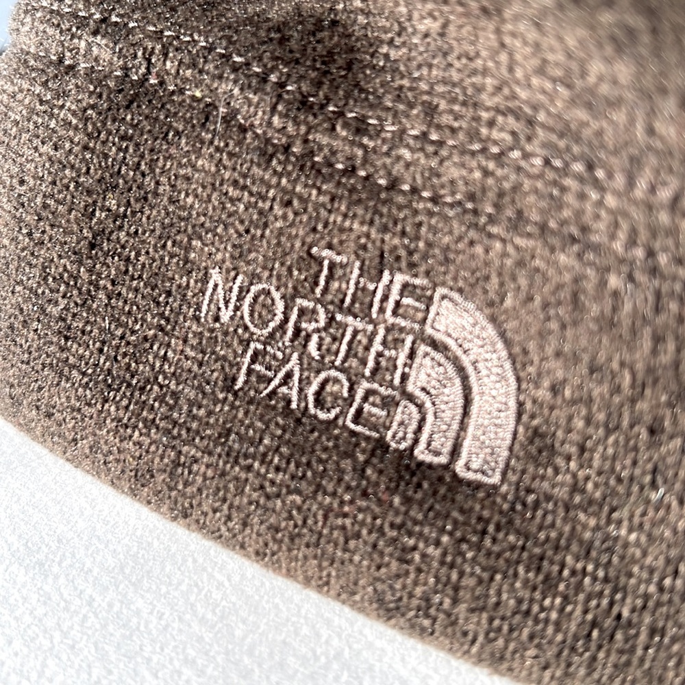 North Face adult brown beanie ✨